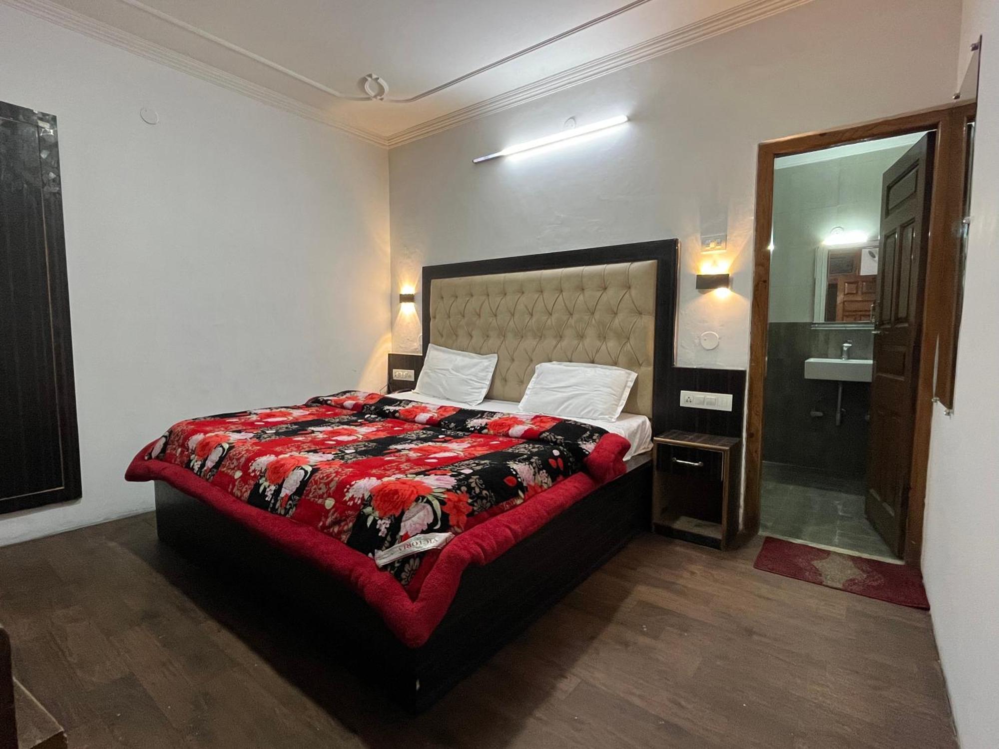 Hotel Premier Mall Road Manali - Manali (Himachal Pradesh) — Photos 3