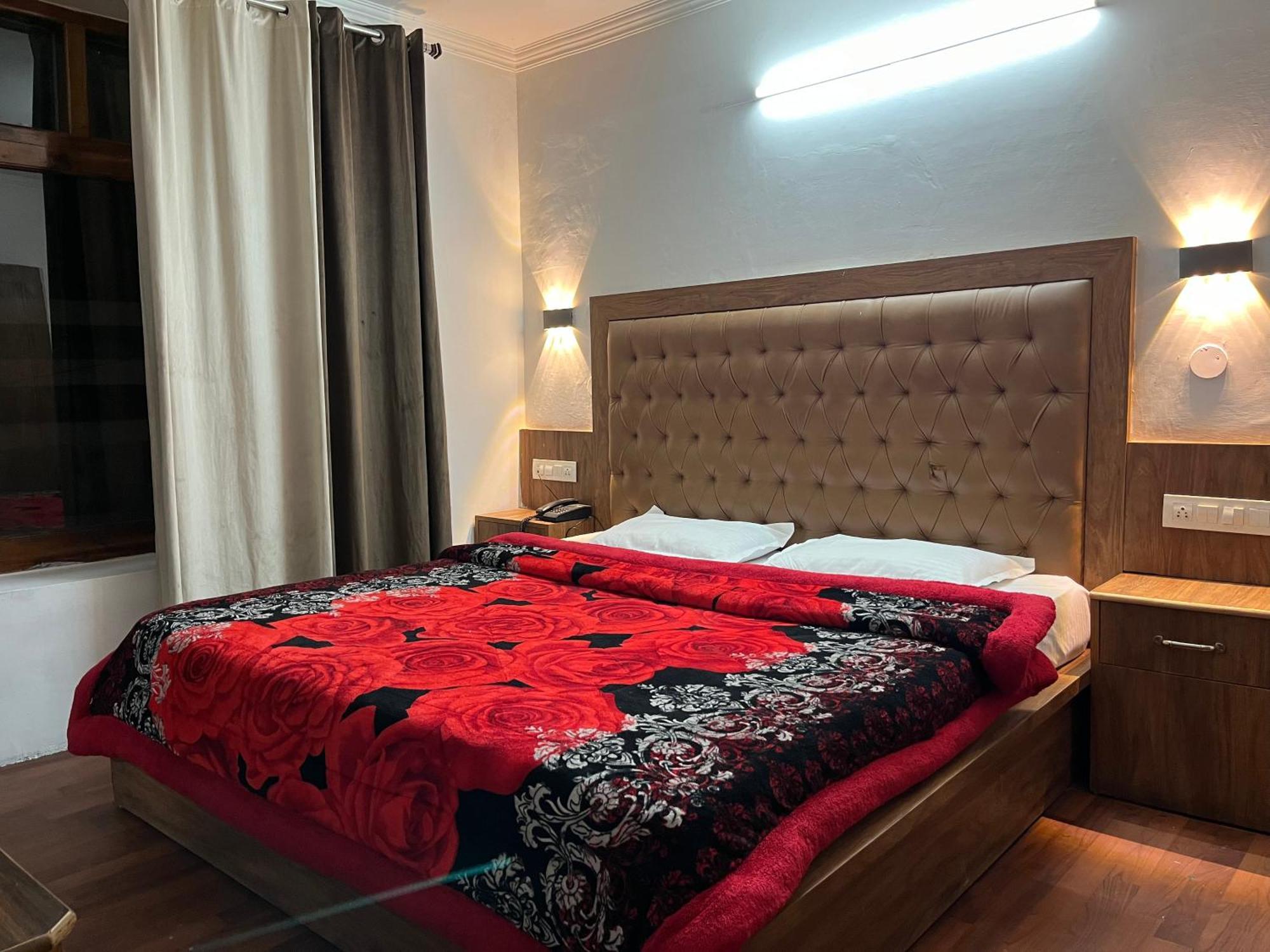 Hotel Premier Mall Road Manali - Manali (Himachal Pradesh) — Photos 2