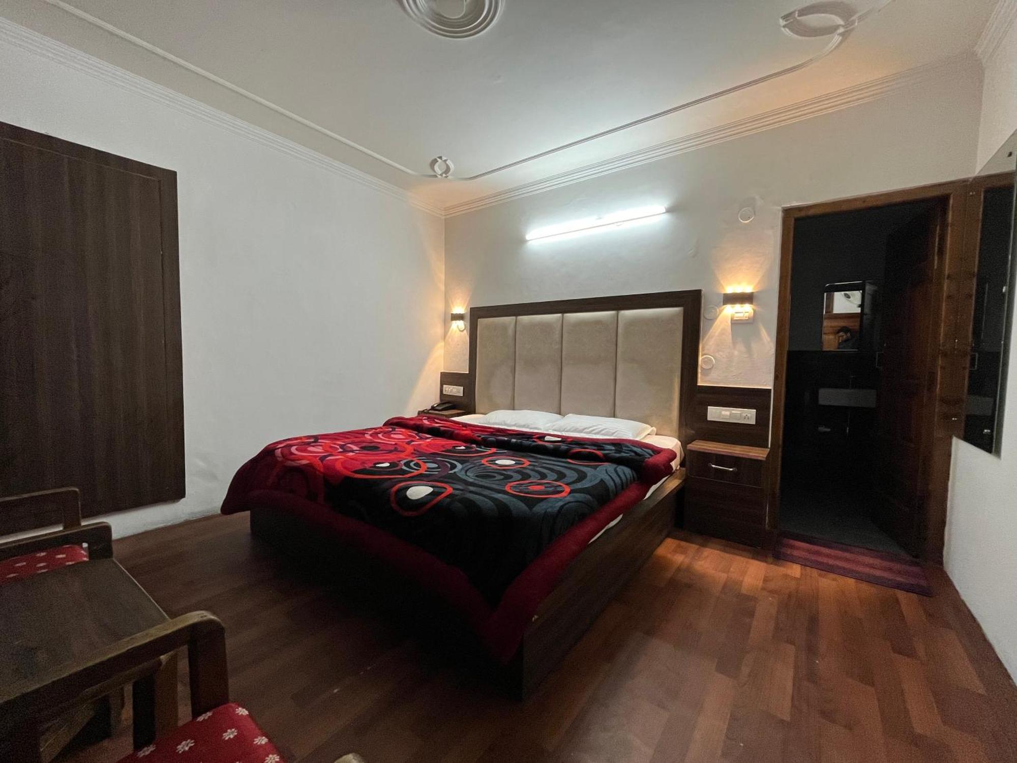 Hotel Premier Mall Road Manali - Manali (Himachal Pradesh) — Photos 1